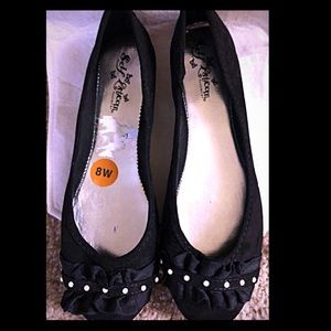 NWOT black flats with ruffle/pearl detail